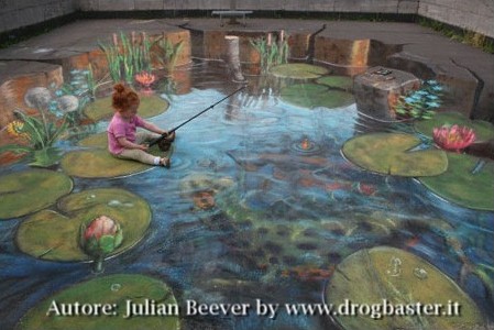 foto di una bambina nello stagno