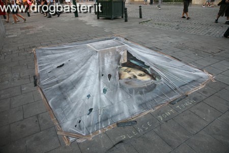 cellophane per salvaguardare il dipinto con i gessetti