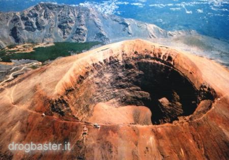 foto immagine del Vesuvio visto dall'alto