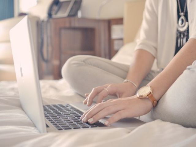 computer portatile a letto